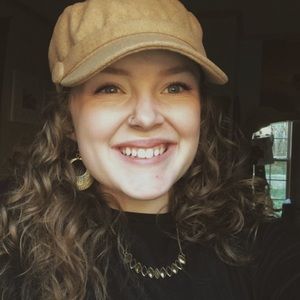 Meet your Posher, Olivia